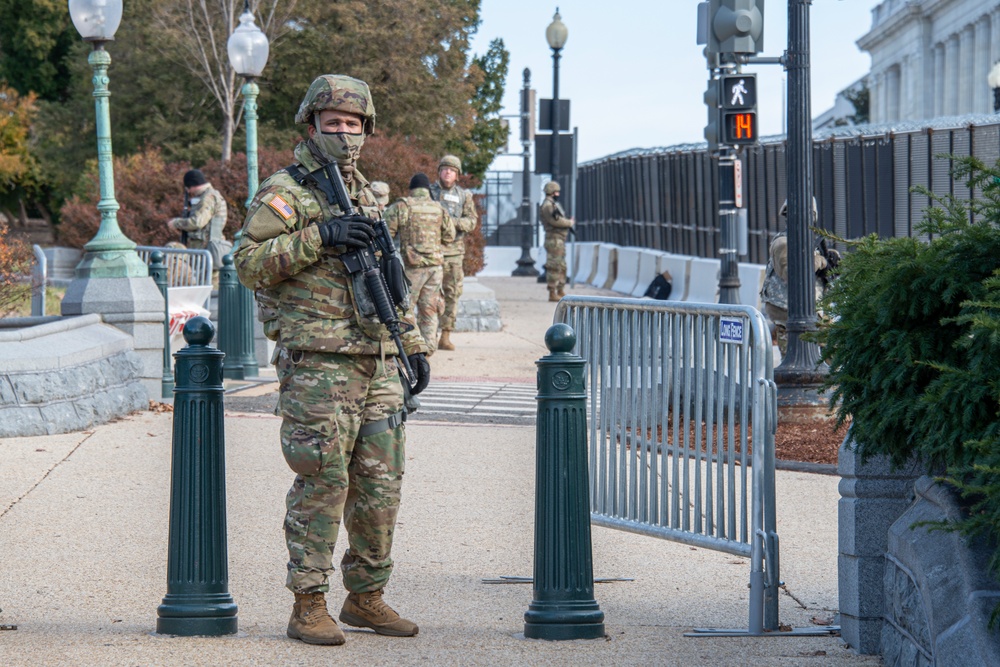 3647th Maintenance Soldiers stand guard in Washington, D.C.