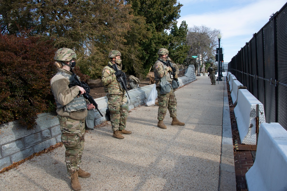 3647th Maintenance Soldiers stand guard in Washington, D.C.