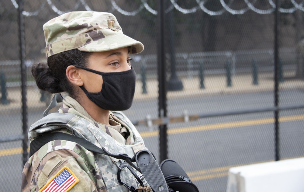 276th Engineers stand guard in Washington, D.C.