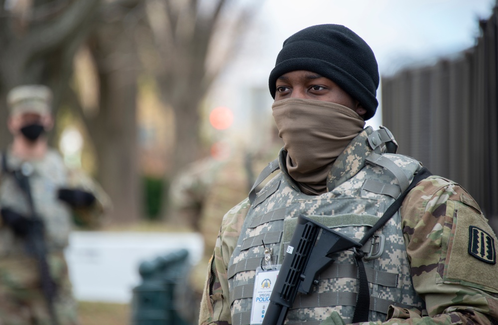 276th Engineers stand guard in Washington, D.C.