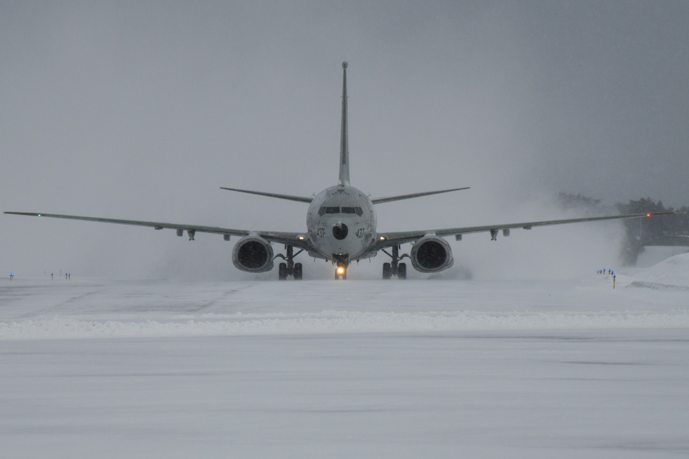 VP-8 Taxis Down Snowy Flight Line