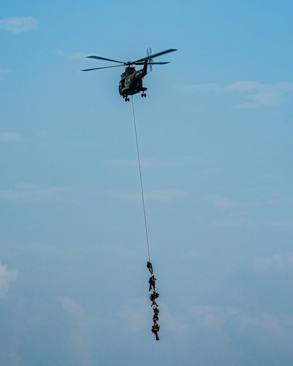 U.S. and French service members observe the Institut des hautes Études de Defense Nationale (IHEDN)