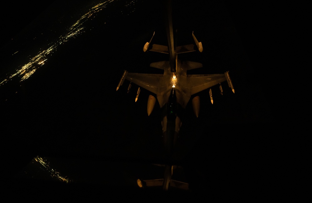 908th EARS provide night refueling to F-15s/F-16s