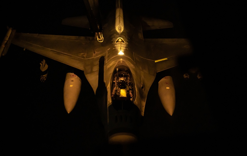 908th EARS provide night refueling to F-15s/F-16s