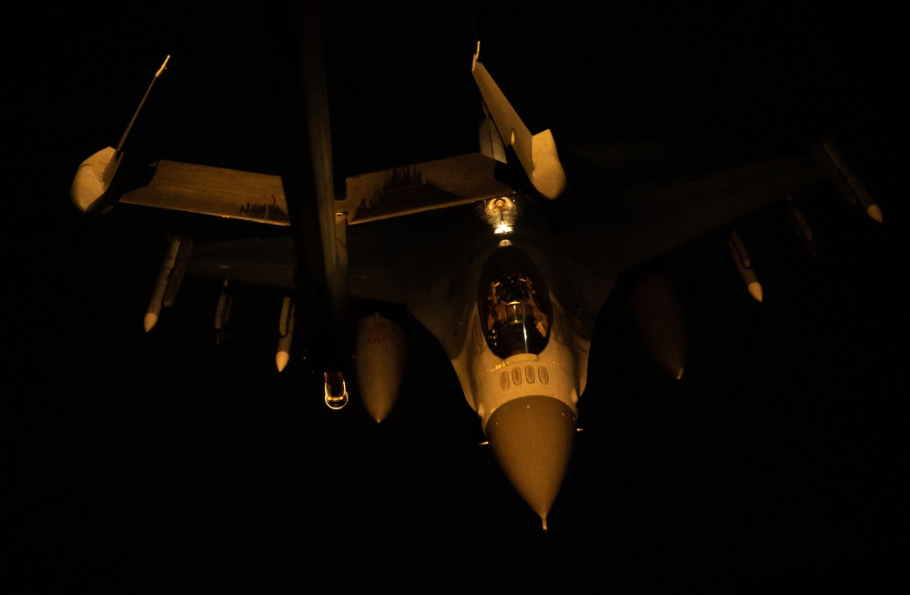 908th EARS provide night refueling to F-15s/F-16s