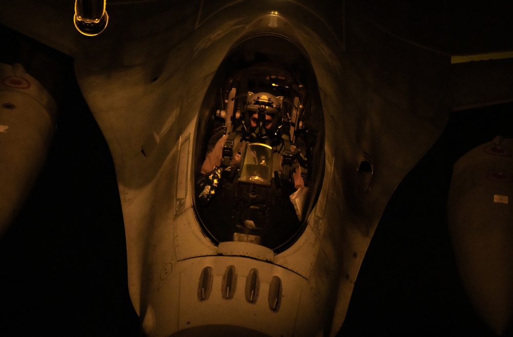 908th EARS provide night refueling to F-15s/F-16s