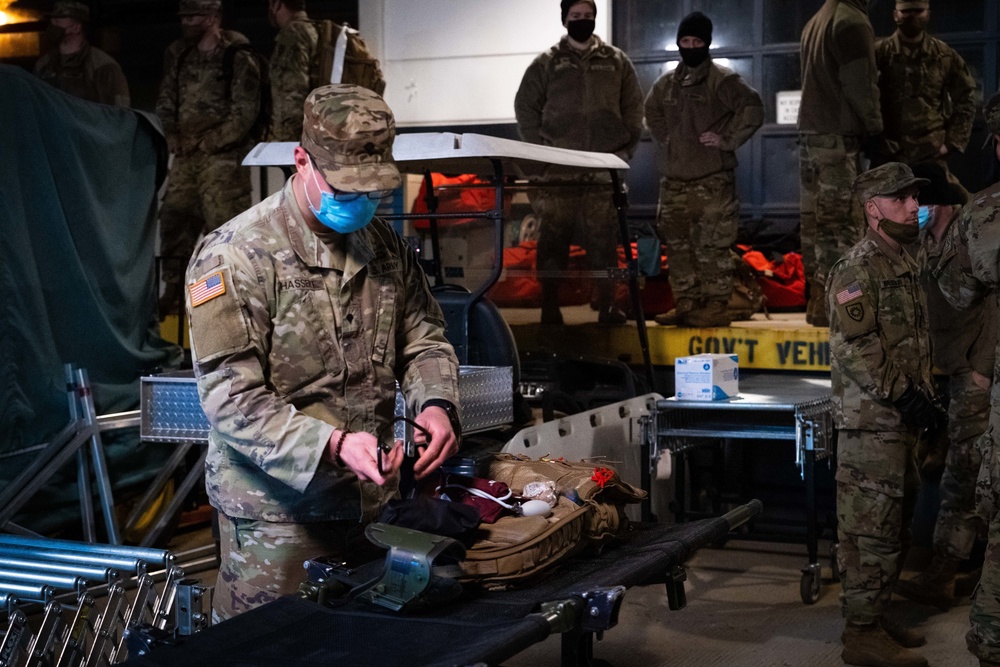 Kentucky CERF-P Soldiers set up equipment