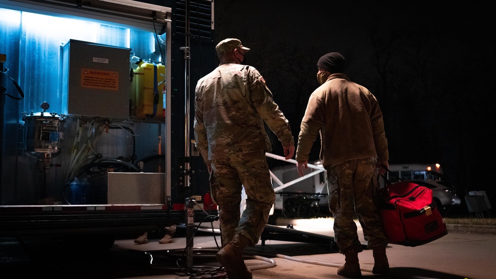 Kentucky CERF-P Soldiers set up equipment