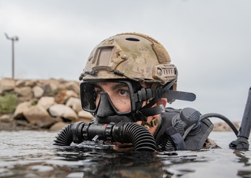 ADRD Conducts Dive Operations in Preparation for 11th MEU
