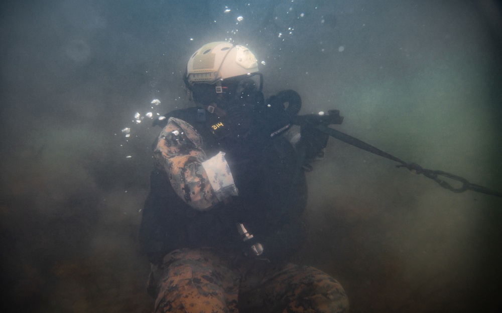 ADRD Conducts Dive Operations in Preparation for 11th MEU