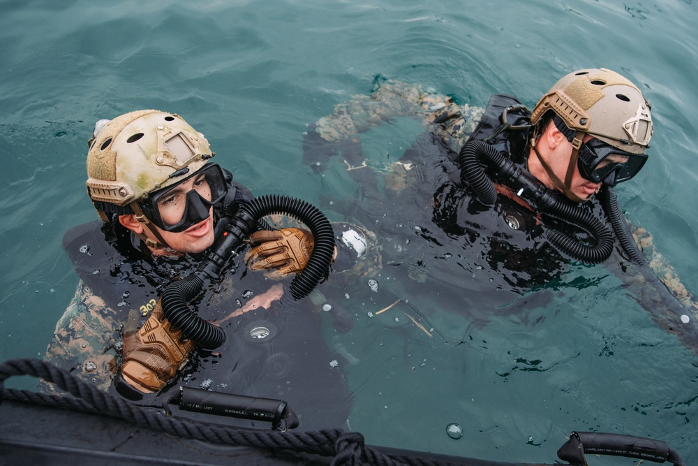 ADRD Conducts Dive Operations in Preparation for 11th MEU