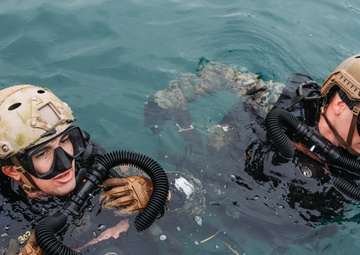 ADRD Conducts Dive Operations in Preparation for 11th MEU