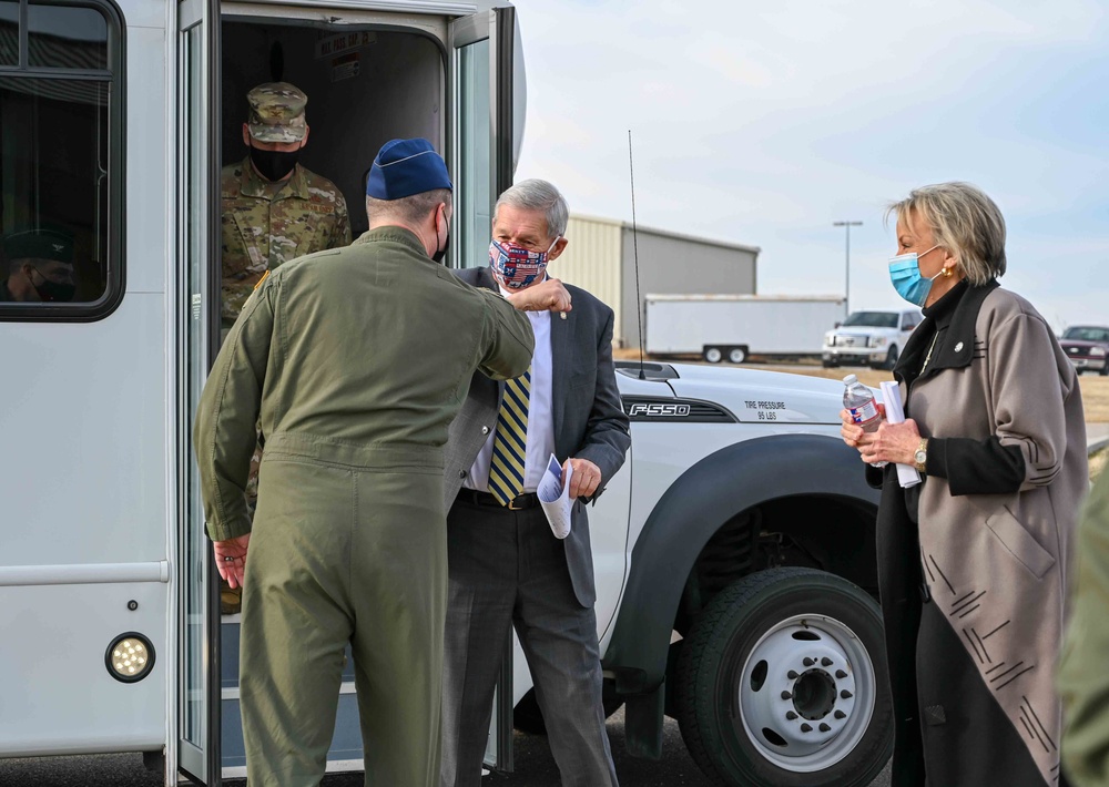 Oklahoma congressional delegation visits the 507th