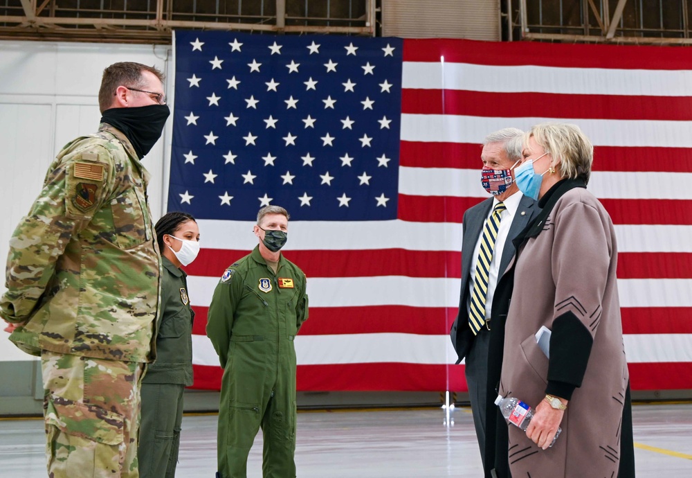 Oklahoma congressional delegation visits the 507th