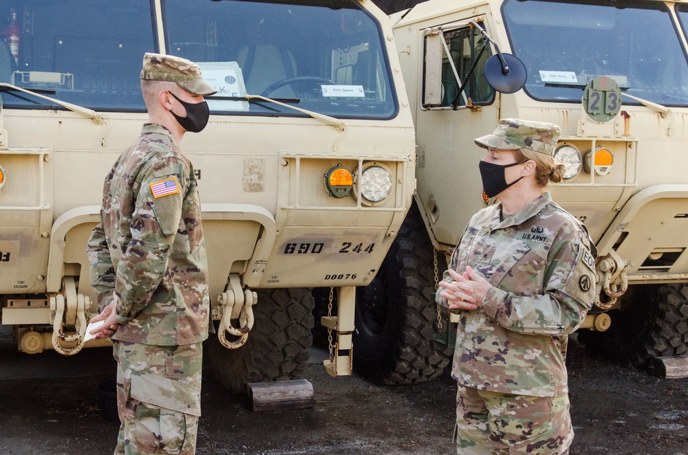 SDDC commander inspects high-speed transportation unit’s deployment readiness during tour of living,working areas