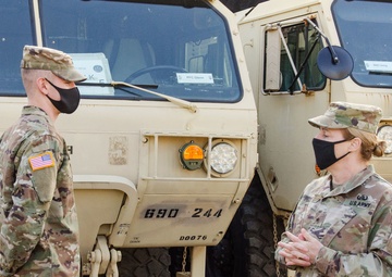 SDDC commander inspects high-speed transportation unit’s deployment readiness during tour of living,working areas