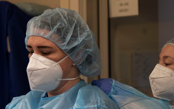 Airmen care for COVID patients at LAC + USC ICU