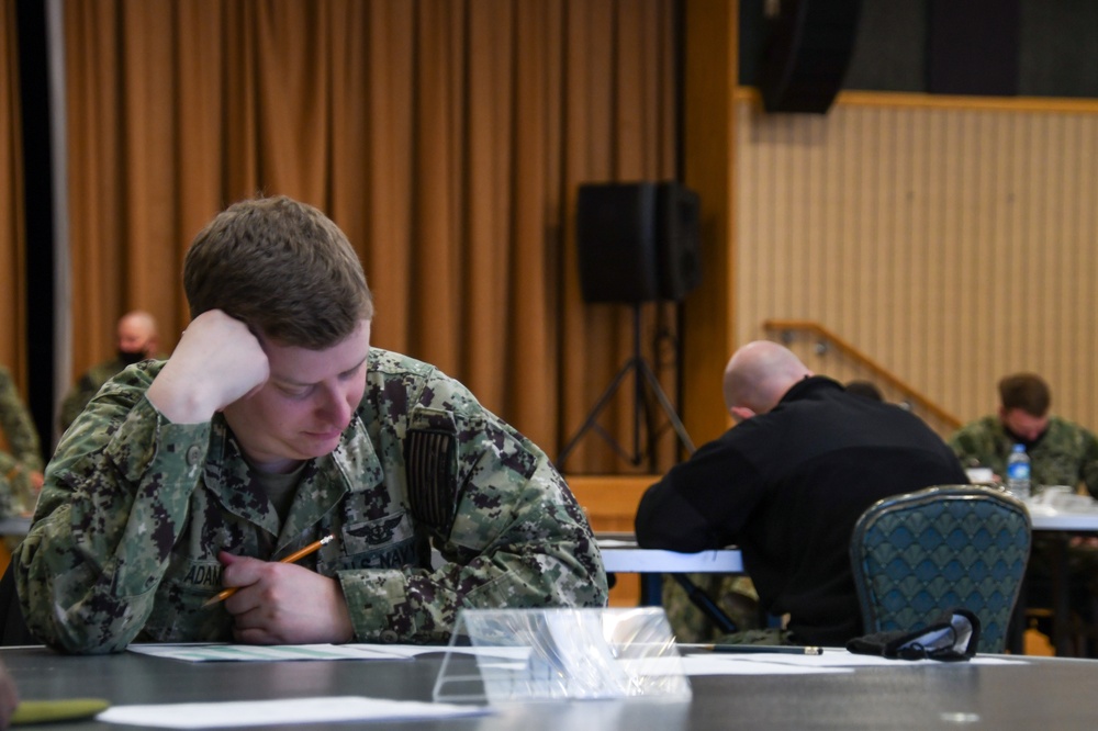 DVIDS Images U.S. Navy Sailors Take E7 Exam [Image 4 of 4]