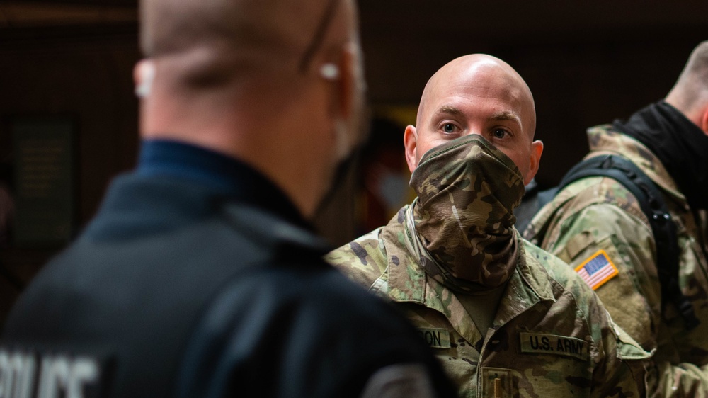 105 Engineer Battalion Soldiers assist with the 59th Presidential Inauguration