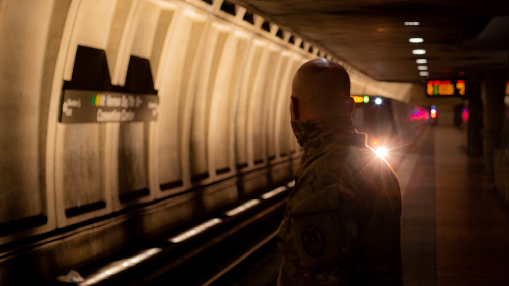 105 Engineer Battalion Soldiers assist with the 59th Presidential Inauguration