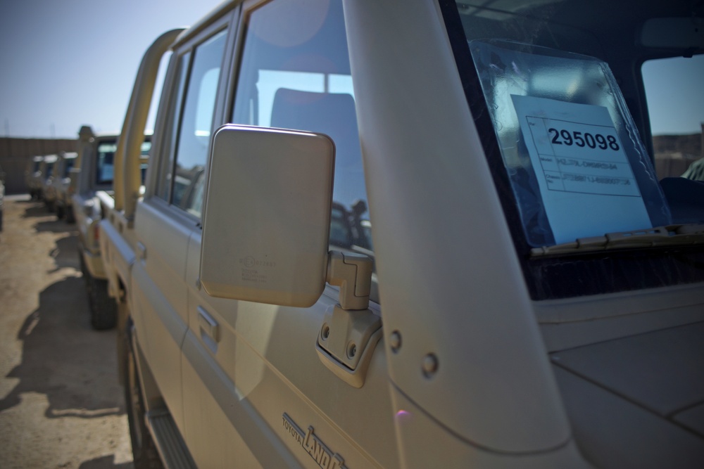 Iraqi Security Forces Receive Several Vehicles from CTEF Divestment Program