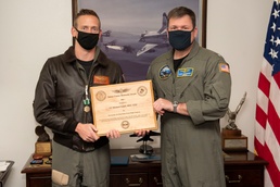 CNATRA Aerospace Experimental Psychologist receives Capt. Sonny Carter Memorial Award