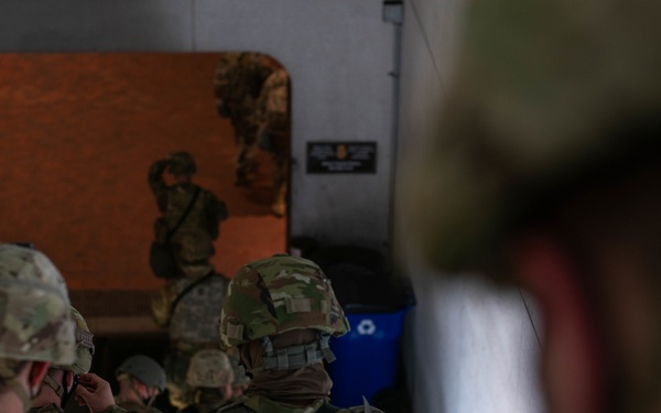 105 Engineer Battalion Soldiers assist with the 59th Presidential Inauguration