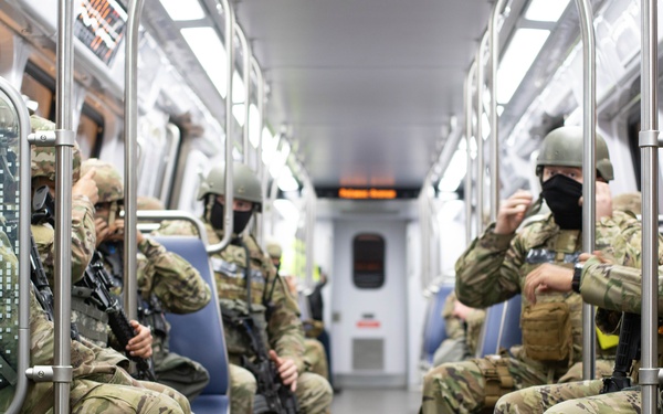 105 Engineer Battalion Soldiers assist with the 59th Presidential Inauguration