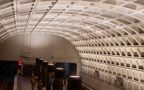 105 Engineer Battalion Soldiers assist with the 59th Presidential Inauguration