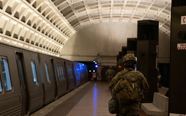 105 Engineer Battalion Soldiers assist with the 59th Presidential Inauguration