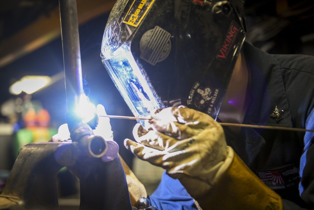 Ashland Sailor Conducts Maintenance