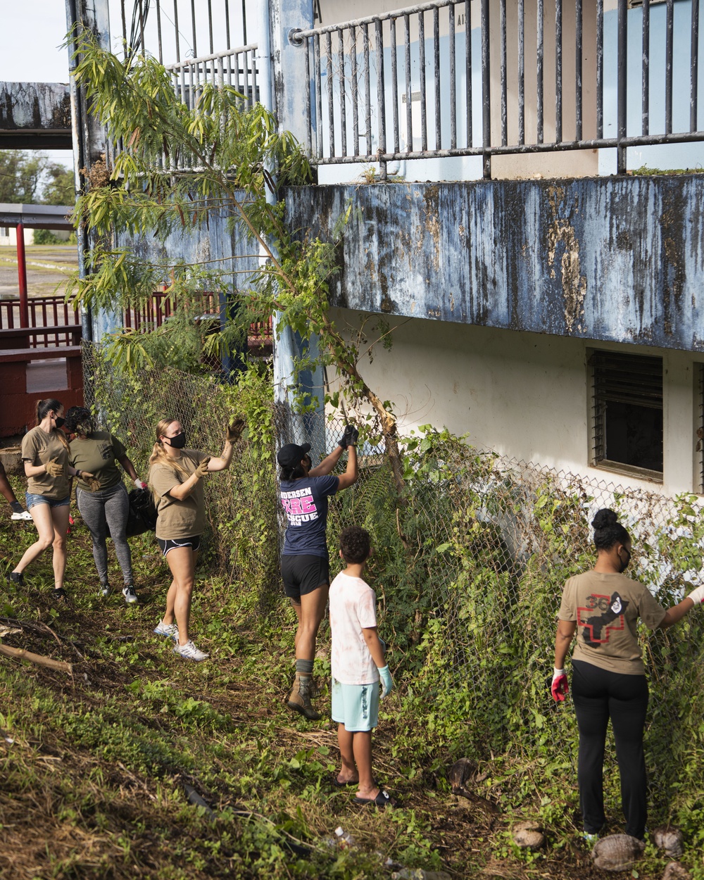 36th HCOS Airmen volunteer at Guam’s Oceanview Middle School