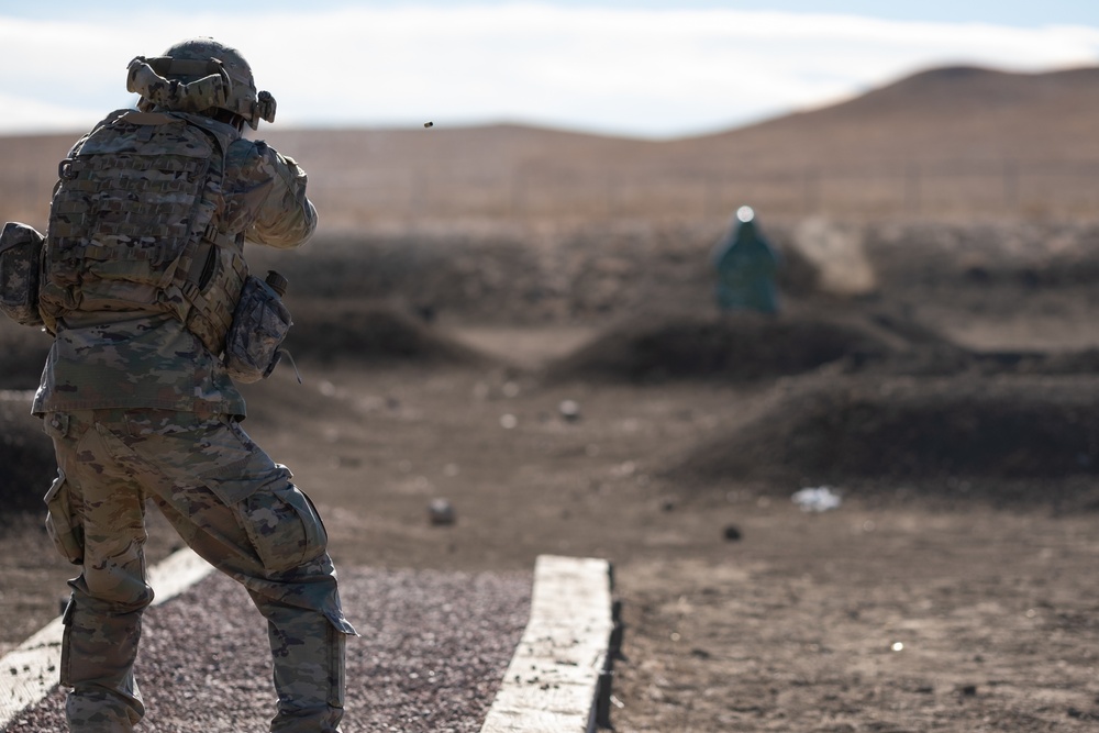 DVIDS - Images - M17 pistol qualification [Image 8 of 9]