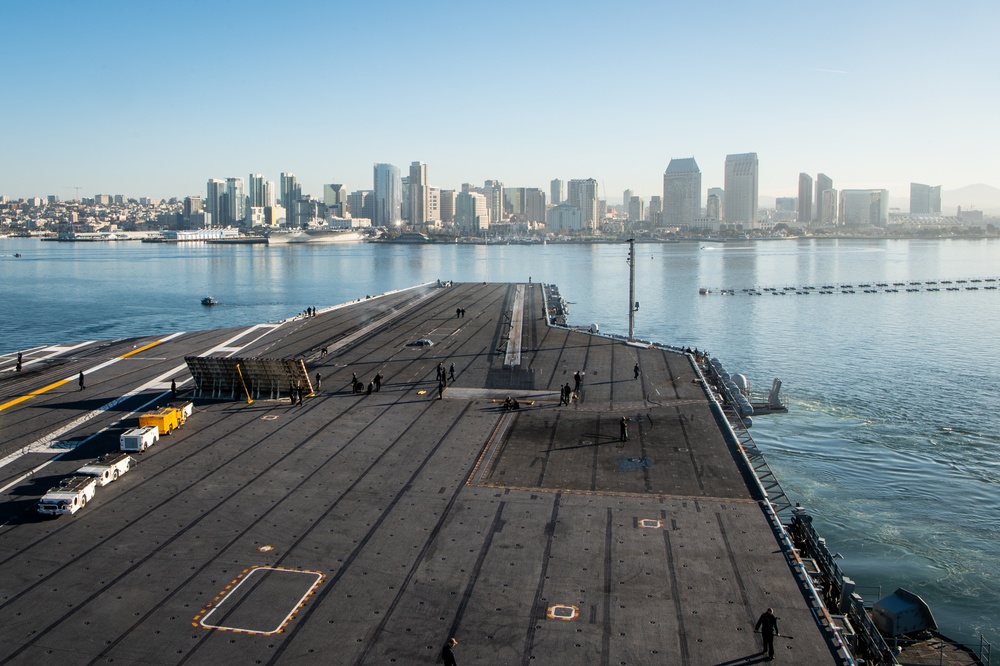 USS Carl Vinson (CVN 70) Gets Underway