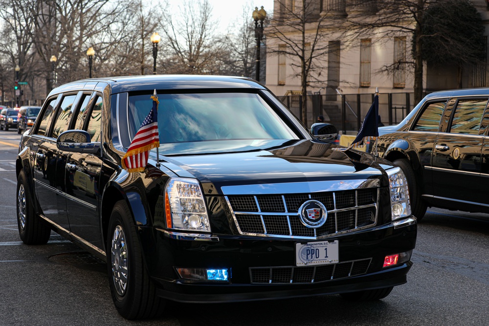 Presidential motorcade passes by during event