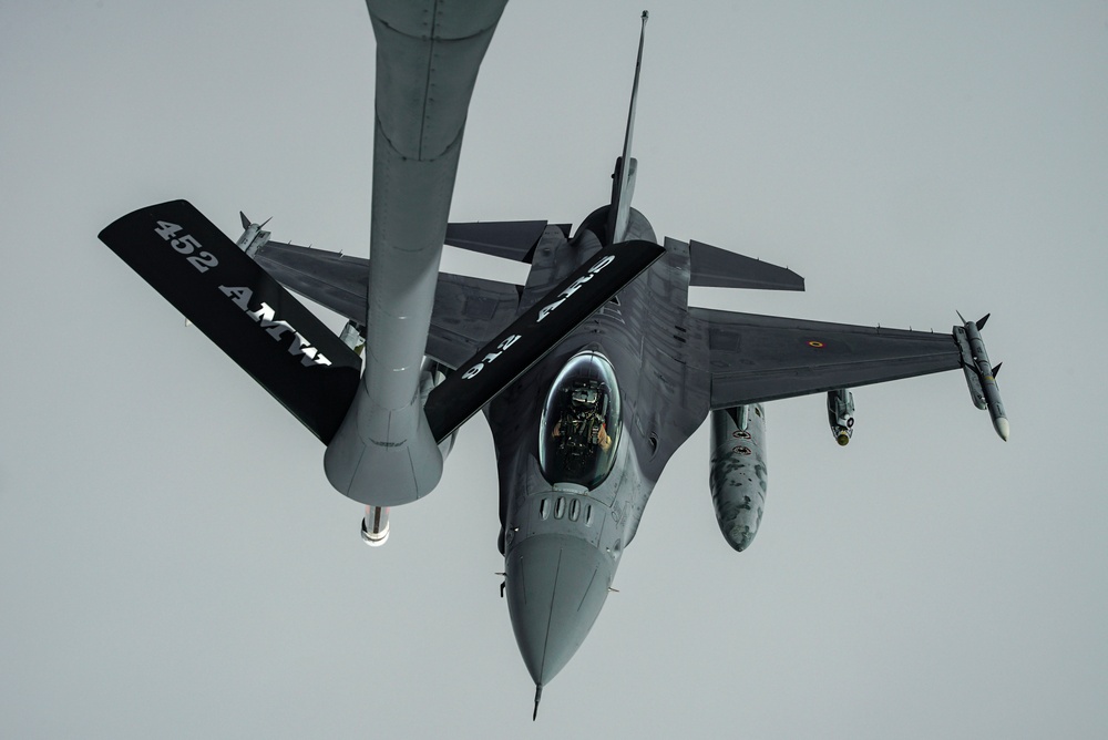 Python Ops refuel F-16’S