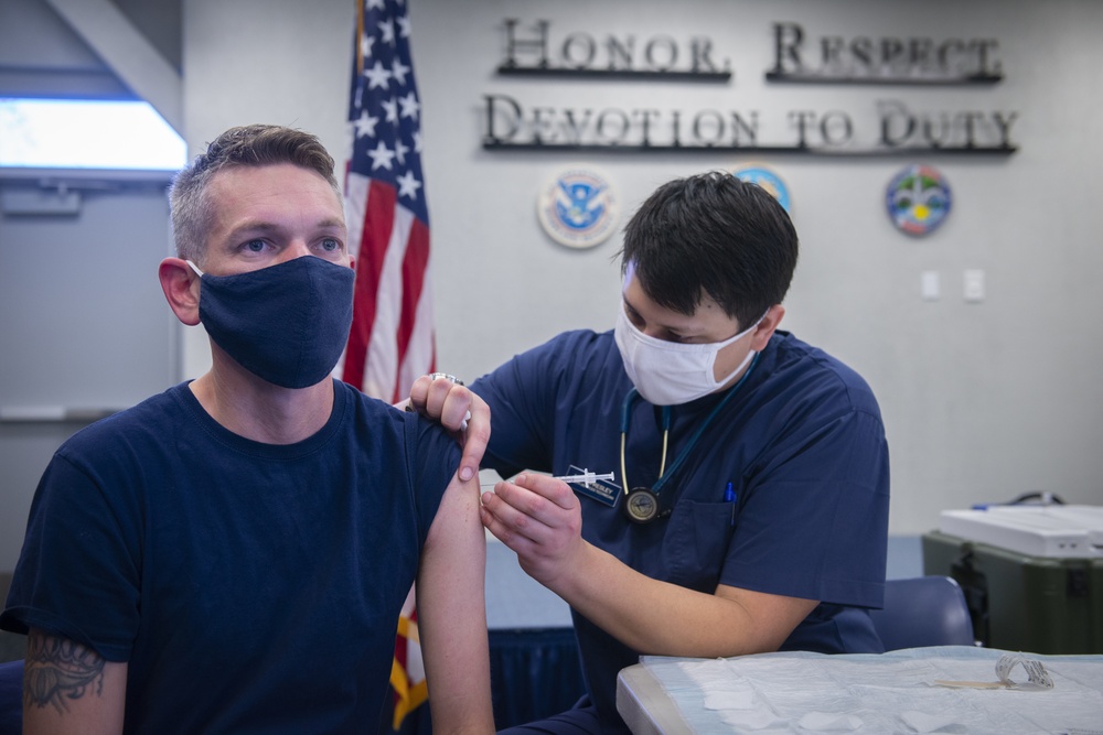 Eighth Coast Guard District begins to vaccinate workforce against COVID19