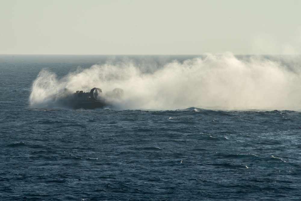 ACU-5 Sailors, CAAT 2, BLT 1/4, Marines conduct LCAC operations