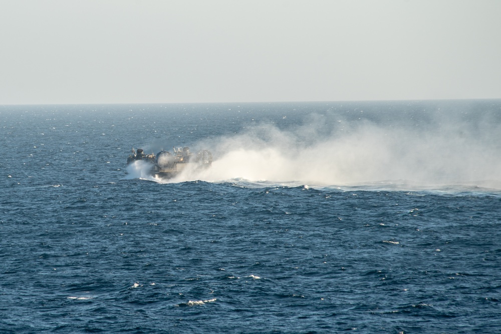 ACU-5 Sailors, CAAT 2, BLT 1/4, Marines conduct LCAC operations