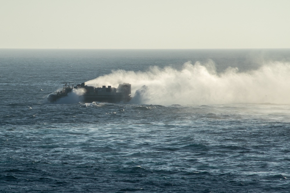 ACU-5 Sailors, CAAT 2, BLT 1/4, Marines conduct LCAC operations