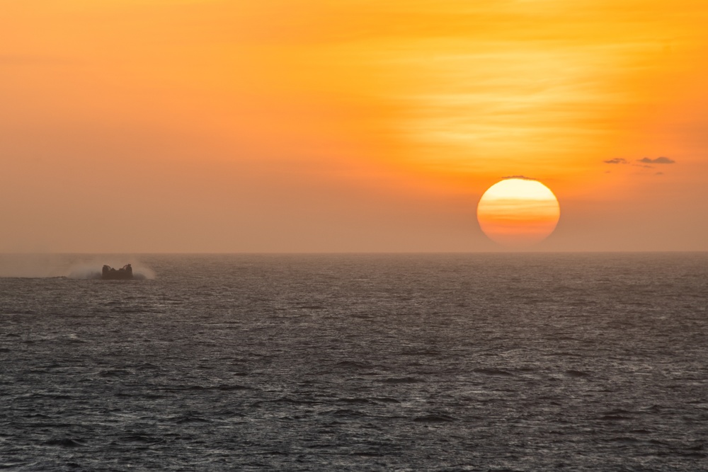 ACU-5 Sailors, CAAT 2, BLT 1/4, Marines conduct LCAC operations