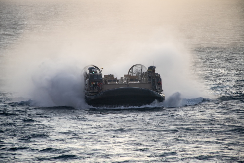 ACU-5 Sailors, CAAT 2, BLT 1/4, Marines conduct LCAC operations