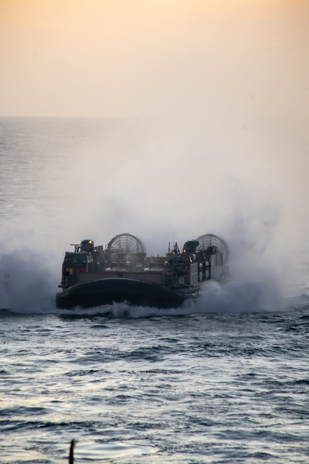 ACU-5 Sailors, CAAT 2, BLT 1/4, Marines conduct LCAC operations