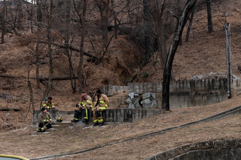 Osan FD practices fire training in real-world structure