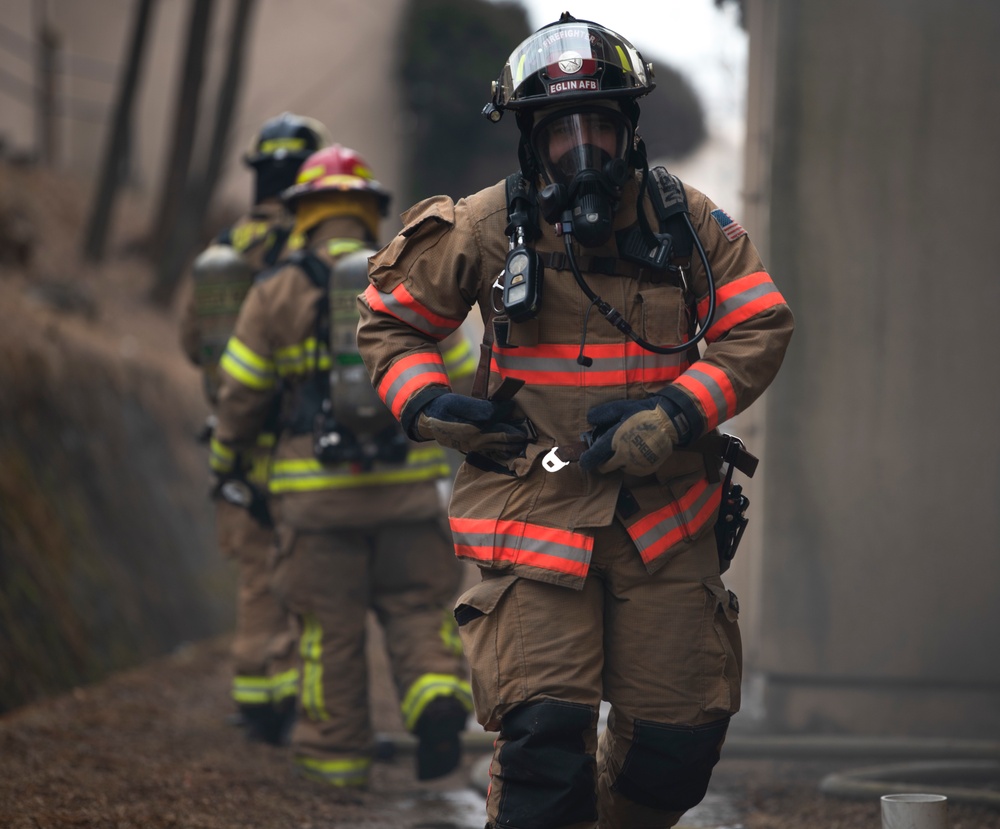 Osan FD Practices Fire Training in Real-World Structure