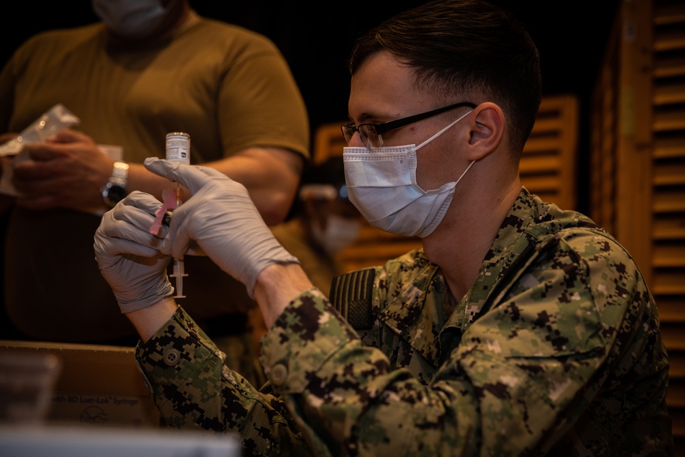 III MIG Marines receive COVID-19 vaccine
