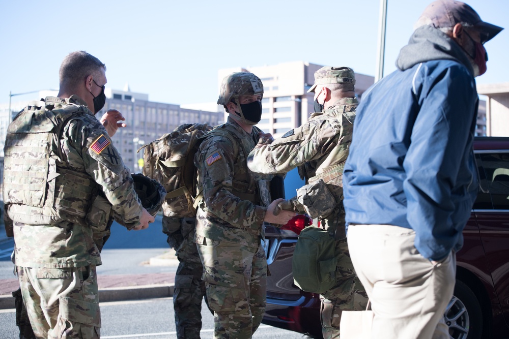 Commander of Task Force Crowd in Washington D.C. shakes hands with Command team of 682nd Engineer Battalion, MN National Guard.