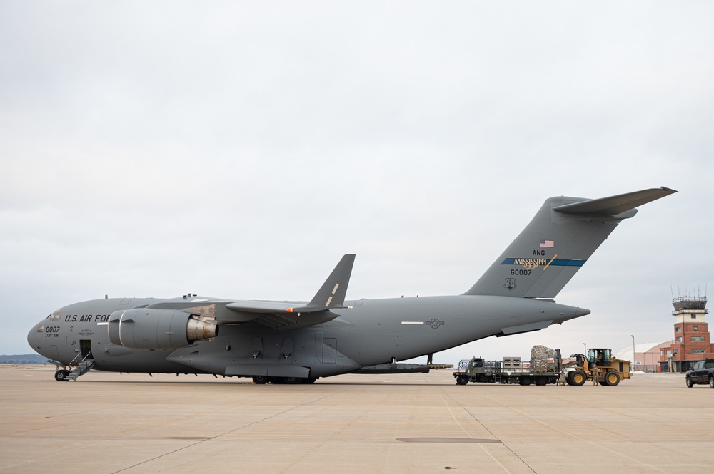 C-17 Globemater III aircraft carries Missouri Soldiers to DC