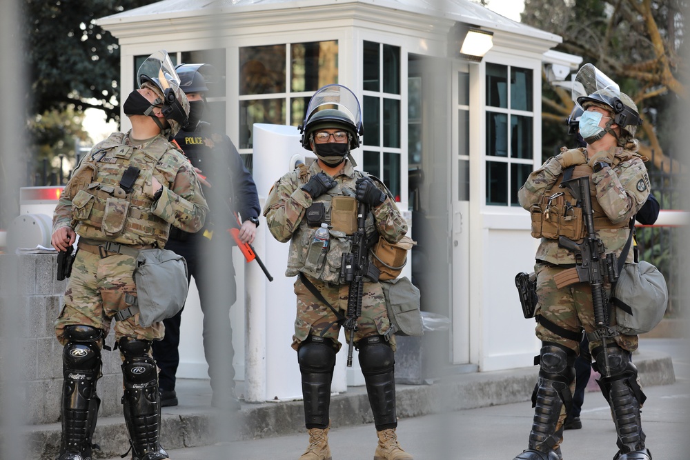 Cal Guard secures California Capitol