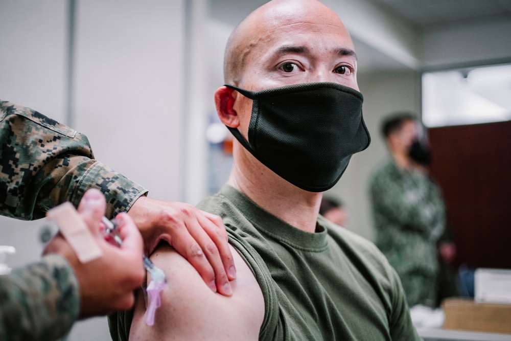 11th MEU Receives COVID-19 Vaccine